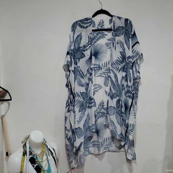 Blue and White Kimono Shrug - Picture 4 of 13